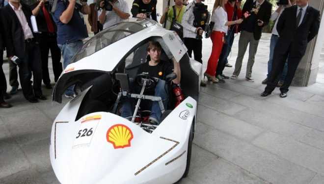 Польські студенти створили надекономічний 40-кілограмовий автомобіль.