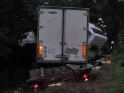 Пасажирський мікроавтобус зіткнувся з вантажівкою на Чернігівщині. 9 людей загинули.