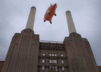 Гігантська свиня пролетіла над Лондоном