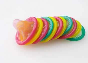 Південна Африка відмовилась від презервативів з Китаю через розмір