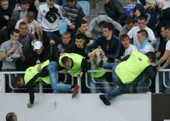 На стадіон Динамо не пускають власників абонементів. Відео