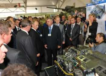 Путіну показали новий український танковий двигун