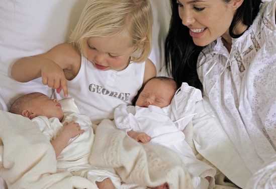 Анджеліна Джолі не пускає дітей до школи