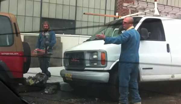 Чоловік розпиляв лічильник часу автостоянки