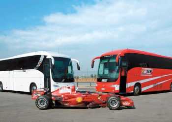 Автобус гоночної команди Ferrari виставлять на аукціон