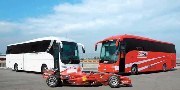 Автобус гоночної команди Ferrari виставлять на аукціон