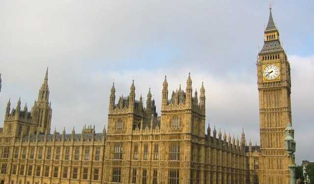 Лондонський Біг-Бен перетворюється на Пізанську вежу