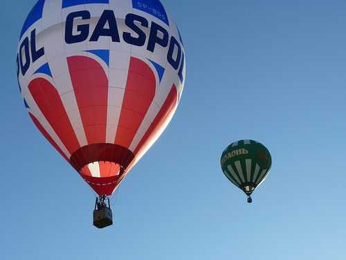 Тернополяни запускали повітряних зміїв і літали на повітряній кулі