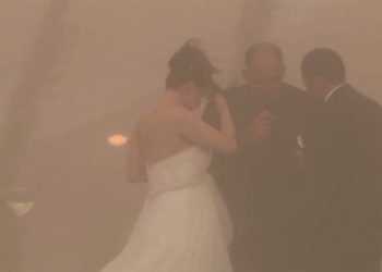 Весілля під час піщаної бурі