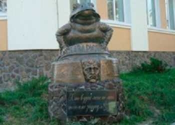 В Україні з'явився другий пам'ятник жабі