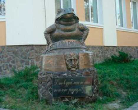 В Україні з'явився другий пам'ятник жабі