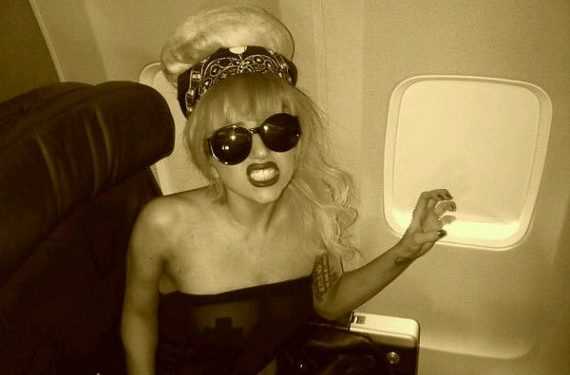 Леді Гага буде виблискувати діамантовою усмішкою.