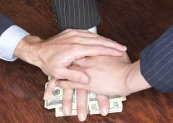 В Києві нечистий на руку чиновник попався на 400$