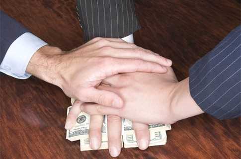 В Києві нечистий на руку чиновник попався на 400$