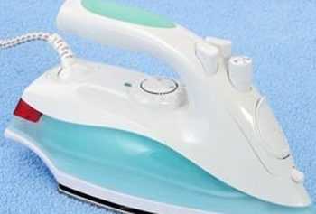 В Києві міліціонери допитували затриманого праскою