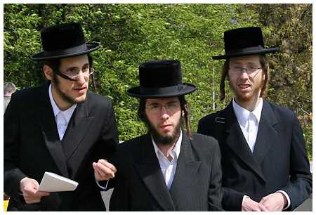 Хасиди покидають Умань