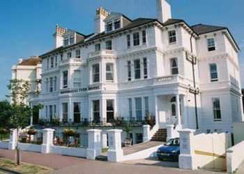 Туристи промахнулися з готелем на 19 тисяч кілометрів