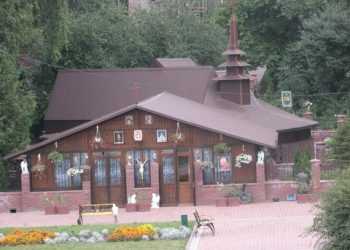 Беркут 5 годин виганяв віруючих з каплички в Тернопільському парку