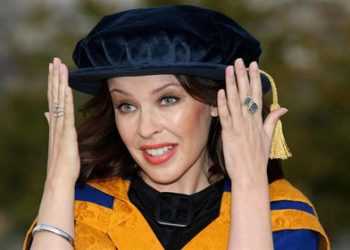 Кайлі Міноуг отримала докторську ступінь