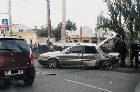 В Одесі контейнер протаранив два автомобілі