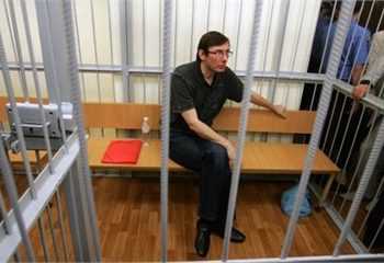 Суддя не дозволив повторно лікувати Луценка