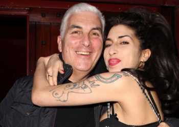 Батько Емі Уайнхаус втратив патент на фонд її імені