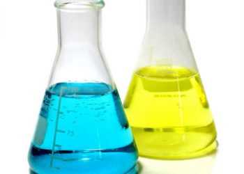 На Львівщині перекинулась фура з токсичною речовиною