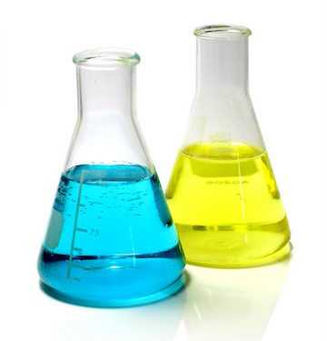 На Львівщині перекинулась фура з токсичною речовиною