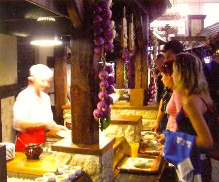 У Львові в ресторані «Пузата Хата» отруїлись двоє працівників