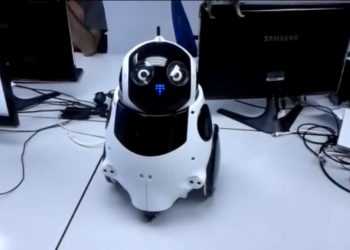 Qbo - робот, що веде себе по-людськи