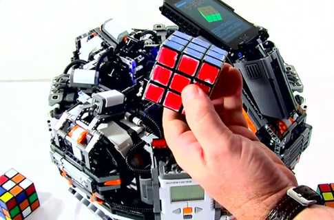 Робот із Lego і смартфон Galaxy S II зібрав кубик Рубика швидше ніж світовий рекордсмен