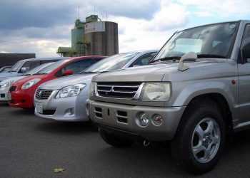 Попит на автомобілі в Японії знизився на чверть