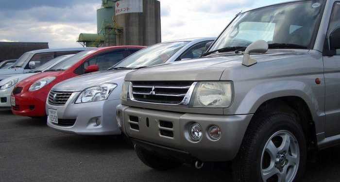 Попит на автомобілі в Японії знизився на чверть