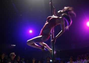 Британські вчені досліджують вплив стрип-клубів на людей