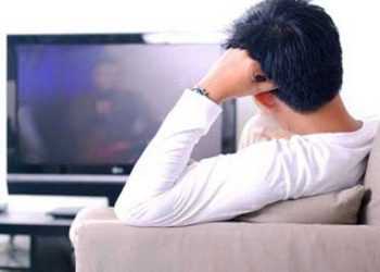 Шведа виселяють з квартири за регіт ночами