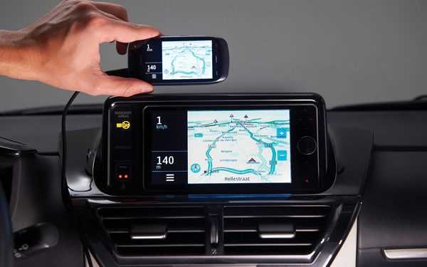 Система взаємодії смартфонів і автомобіля від Toyota