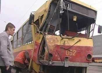 В Вінниці машина без водія скотилась під колеса трамвая