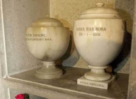 У Празі відкрилася виставка картин з праху мертвих