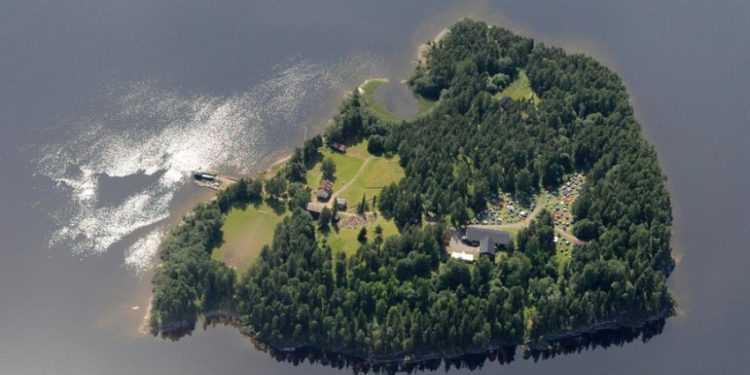 Острів, на якому Брейвік здіснив теракт відвідали близько 170 людей