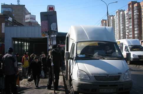 В Дніпропетровську рефрижератор в’їхав в станцію метро