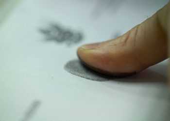 Для в'їзду в Естонію туристам доведеться здати відбитки пальців