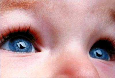 Однорічний хлопчик задушився дротами за недоглядом матері