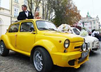 Автомобільний рекорд України на весіллі у Львові