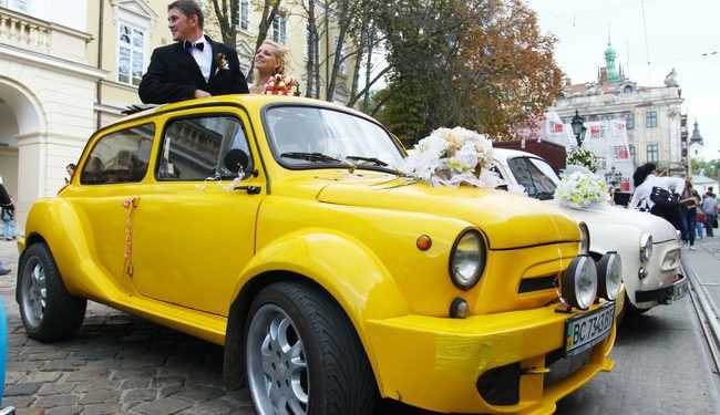 Автомобільний рекорд України на весіллі у Львові