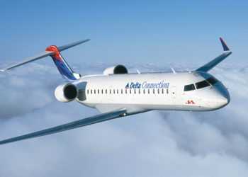 Американець спробував покинути літак під час польоту