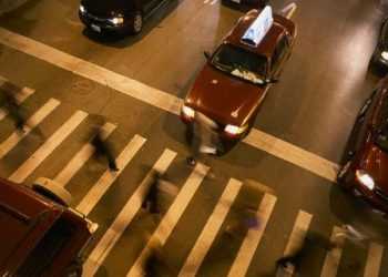 Автомобіль зможе розпізнавати пішоходів на дорозі