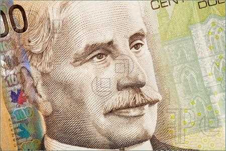 Канада переходить на пластикові банкноти