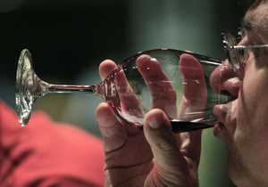 Червоне вино для повних чоловіків замість низькокалорійної дієти