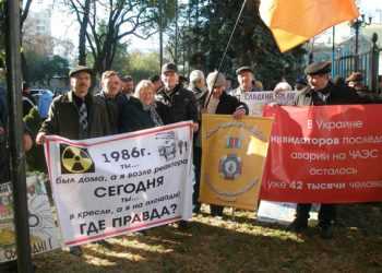 На мітингу чорнобилець порвав постанову суду про виплату чорнобильської пенсії