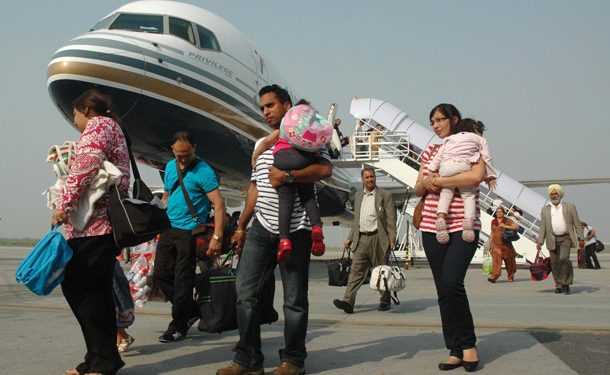 Пасажирам довелося скинутися, щоб заправити літак